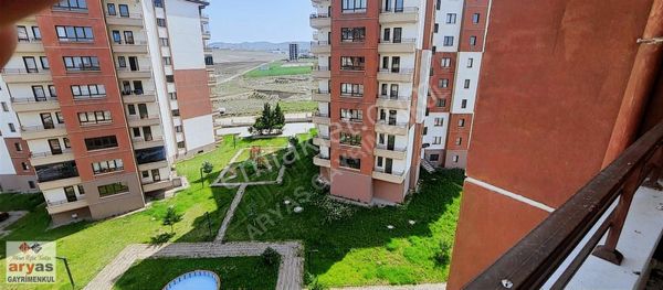 Yonca Yıldız Evler Sitesinde Kombili 4+1 Daire