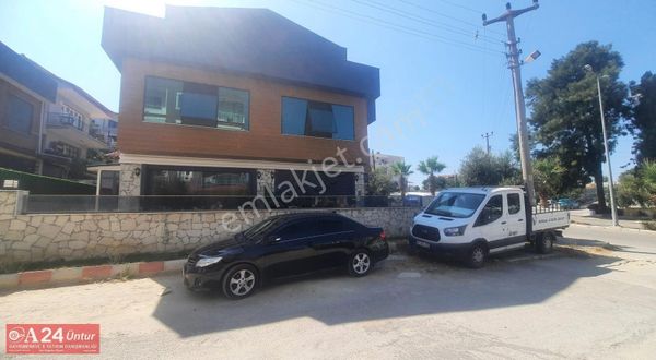Urla Zeytinalanı Merkezi'nde Satılık 3+1 Denize Yakın Villa