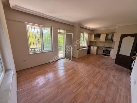 Ögretmen Evi Mah 3+2 Satilik