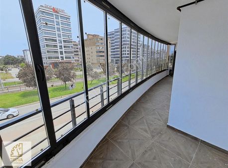 Truva'dan Atakentte Tramvay Cephe Cam Balkonlu İskanlı Sıfır 3+1