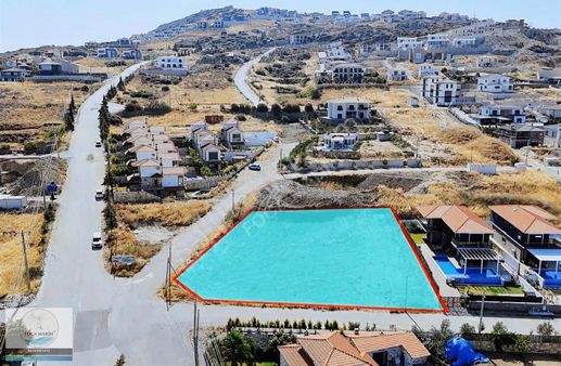 Foça'da 3 Villa Yapımına Uygun Merkezi , Köşe Konum Arsa