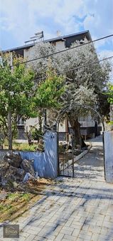 İsabeyli Kapalı Pazaryerine 10 M Mesafede 3 Katlı Bina