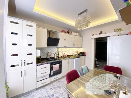 Zarif Tasarım İnce İşçilik Geniş Oturumlu Cam Balkolu 2+1 Daire