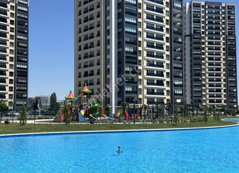 Meva Şehir'de Satılık 2+1 Daire Cam Balkon