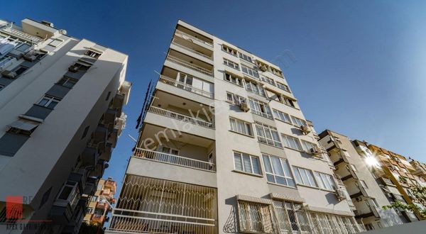 Dokuma Özgürlükde Mehmet Akif Caddesinde Dükkanlarında Hissedarı