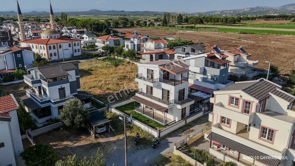 No:10 Gayrimenkul’den – Sahile Yakın, Oturuma Hazır, 4+1 Triplex, Teraslı, Balkonlu, Tam Üst Villa