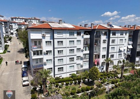 Nezih Sitede Çift Cephe,doğalgazlı,2+1 Daire
