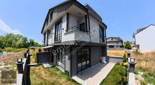 Balcıoğlundan Satılk Denize Yakn Eşyalı Bahçli Lüx Triblex Villa