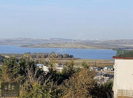 Büyükçekmece Tepeçıkte Göl Manzaralı Villa Arsası