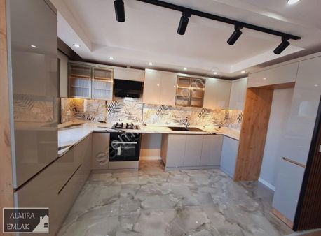 Hatay Nokta Da İnönü Cadde Üzeri 2+1 Bakımlı Doğalgazlı Asansörl