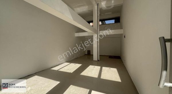 Ertuğrul Tuşpa Plaza Arasında Yüksek Tavanlı Kiralık Dükkan