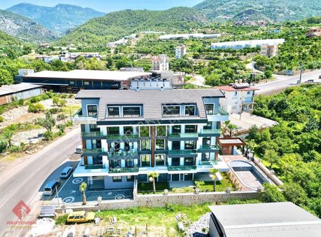 Alanya Obada Teraslı, Ayrı Mutfaklı, Şömineli 4+1 Dubleks Daire