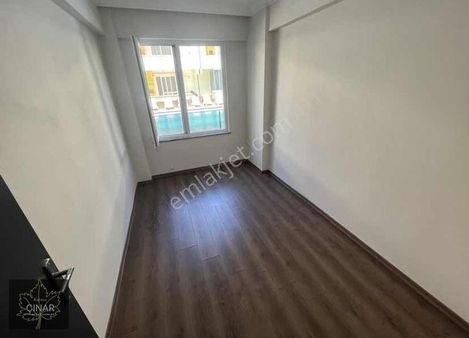 Karasu Çınar Gayrimenkulden Havuzlu Sitede 2+1 Satılık Daire