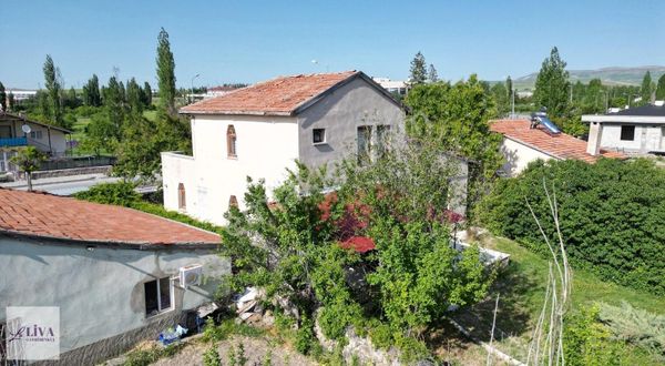 Liva'dan Bünyan Merkez'de Cadde Üzeri Müstakil Ev