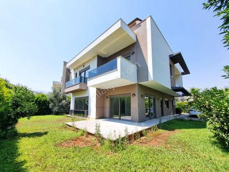 Gökhan Üçgün'den Özkan Konakları'nda Bakımlı 7+1 Müstakil Villa