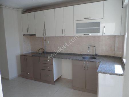 Nazilli Ege Emlak Ofisinden Yıldıztepe Mah. Doğalgaz Kombili Site İçerisinde Kiralık Daire