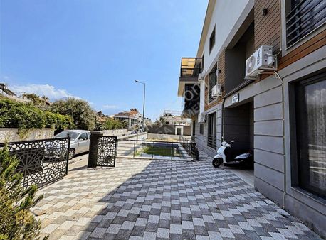 Foça Çalış Plajı Yakını Satılık Havuzlu Müstakil Giriş 2+1 Daire