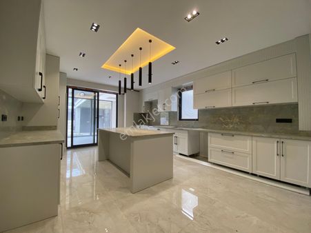 Remax Mavi'den Serdivan'da Lüks Villa