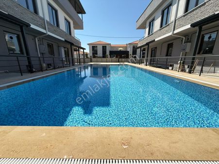 Karasu Aziziye Mah. Müstakil Bahçe Kullanımlı, Havuzlu Site İçi 3+1 Satılık Sıfır Villa