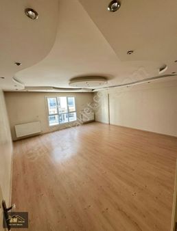 Muradiye Mah De Satılık 3+1 165 Metre Kare Ara Kat Daire