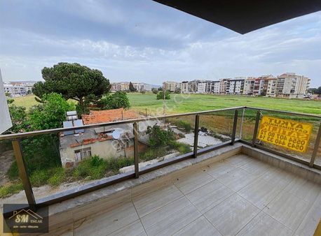 "sm Gayrimenkul'den Satılık 2+1 Köşe Önü Açık Daire''