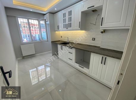 "sm Gayrimenkul'den 3+1 Bahçeli Lüks Boş Daire''