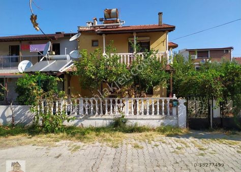 Urla'da Denize Yakın 183 M² Arsa İçinde Satılık Müstakil Villa