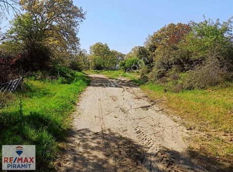 Çanakkale Lapseki ' De Üç Yol Cepheli İmara Yakın Satılık Tarla.