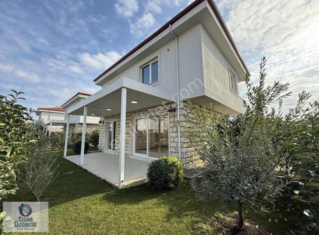 Ersan Özdemir İnşaat Site İçerisinde Tek Başına Satılık Müstakil