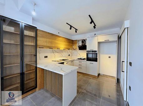 Edremit Merkez'de Şehrin Tam Kalbinde 1+1 Ve Home Osif Daireler*