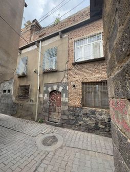 Sur Lalebeyde 2 Katlı 6+2 Satılık Müstakil Ev