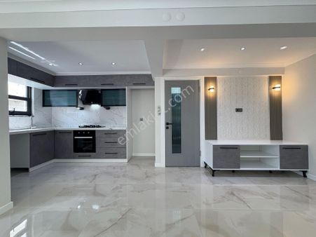 Arya'dan Akçay'da 4+1 Komple Yenilenmiş Denize Yakın Müstakil Villa