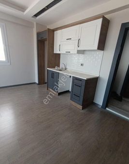 Adakent Emlakdan Satlik 1+1 Daire Anayol Üzeri İşlek Cadde Üzerinde Hasarsiz Sifir Uygun Fiyata