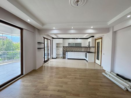 Selçukbey'de 3+1 / 175m² Ara Kat Masrafsız Daire