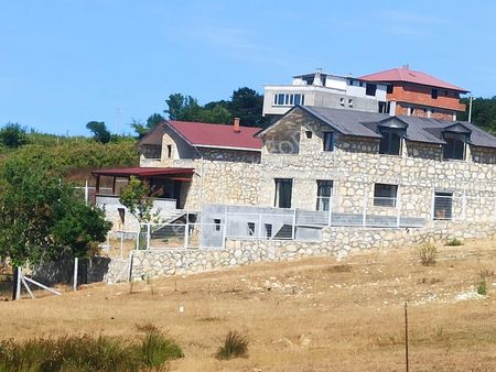 Deniz Ve Göl Manzaralı Dubleks Taş Villa
