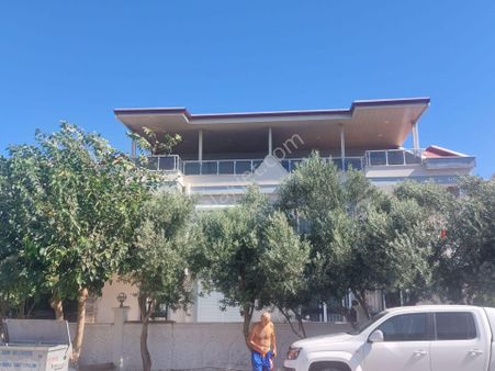 Efeler Mah 3+1 Havuzlu Eşyalı Tripleks Villa