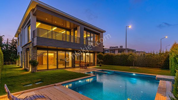 Belek'te Müstakil Bahçeli Özel Havuzlu 4+1 Satılık Villa