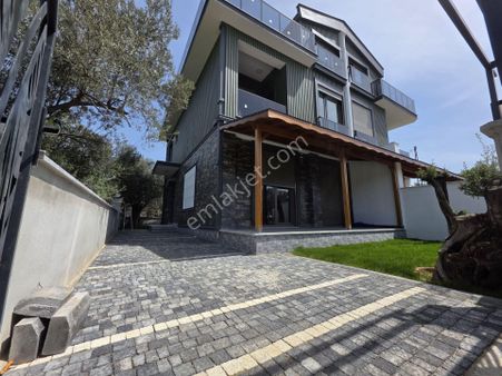 Irmaksudan Bir Yanı Mavi Bir Yanı Yeşil Rüya Gibi Bir Villa 4+1
