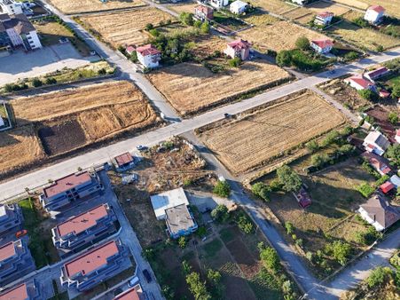 Atlı Spor Yoluna Cephe 650 M2 Satılık Arsa