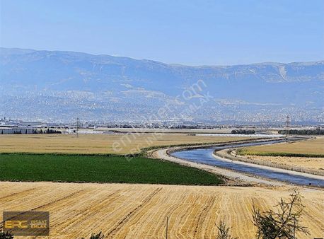 Karşıyaka Mahallesinde Acil Satılık 3 Katlı 3+1 Müstakil Ev