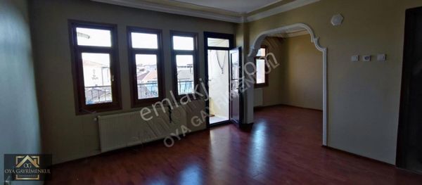 İzmit Yenişehir Mahallesinde Arakat 2+1 Kiralık Daire