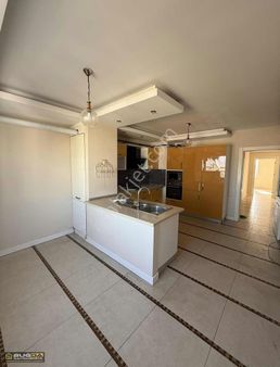 Merkezi Konumda Satılık Site İçerisnde Havuzlu Bağmsz Mutfak 3+1