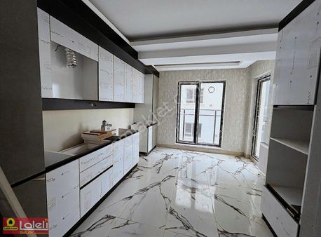 Cumhuriyet Bulvarın'da Ara Kat 4+1 Daire