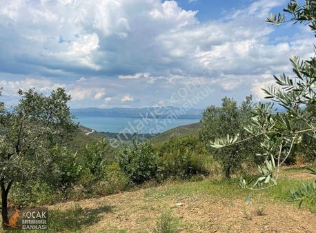 Derbent Köyünde Göl Manzaralı Suyu Yolu Olan 2012 M2 Bahçe