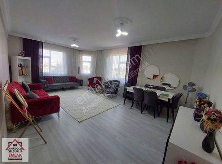 Anadolu Selçuklu Emlaktan Satılık Müstakil Tarzında 3+1 Daire!!!