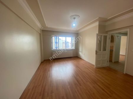 İletişim'den Eyüp Sultan Yeşilpınar Vialanda Mevkii 3+1 Asansörlü 4.kat