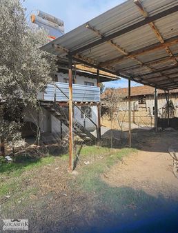 Kocabıyık Gayrimenkul'den Beyağaç Sazak Satılık Ev Ve Tarla