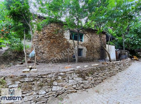 İncirliova Arpadere Mevkinde Satılık Ev Ve Arsası