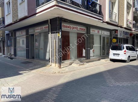 Cumhuriyet Mahallesinde Satılık Dükkan