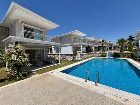 Egebirlik Dört Mevsim Termal Sitesi’nde 3+1 Satılık Vılla